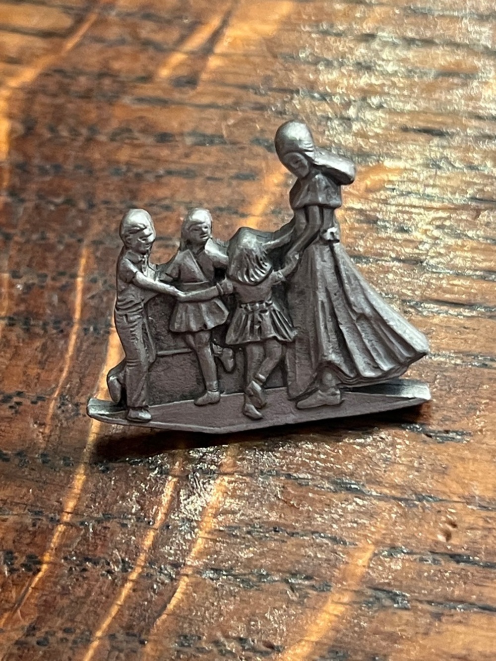 Figurine Pin of Woman and Children - Silver pewter Tone